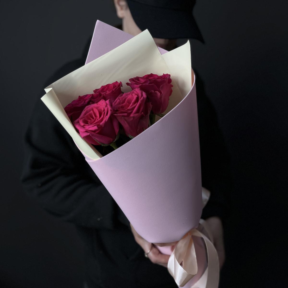 Букеты из розовых роз 40 см (Эквадор) код  81300