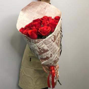 Красные розы 15 шт 60см (Эквадор) код  110100
